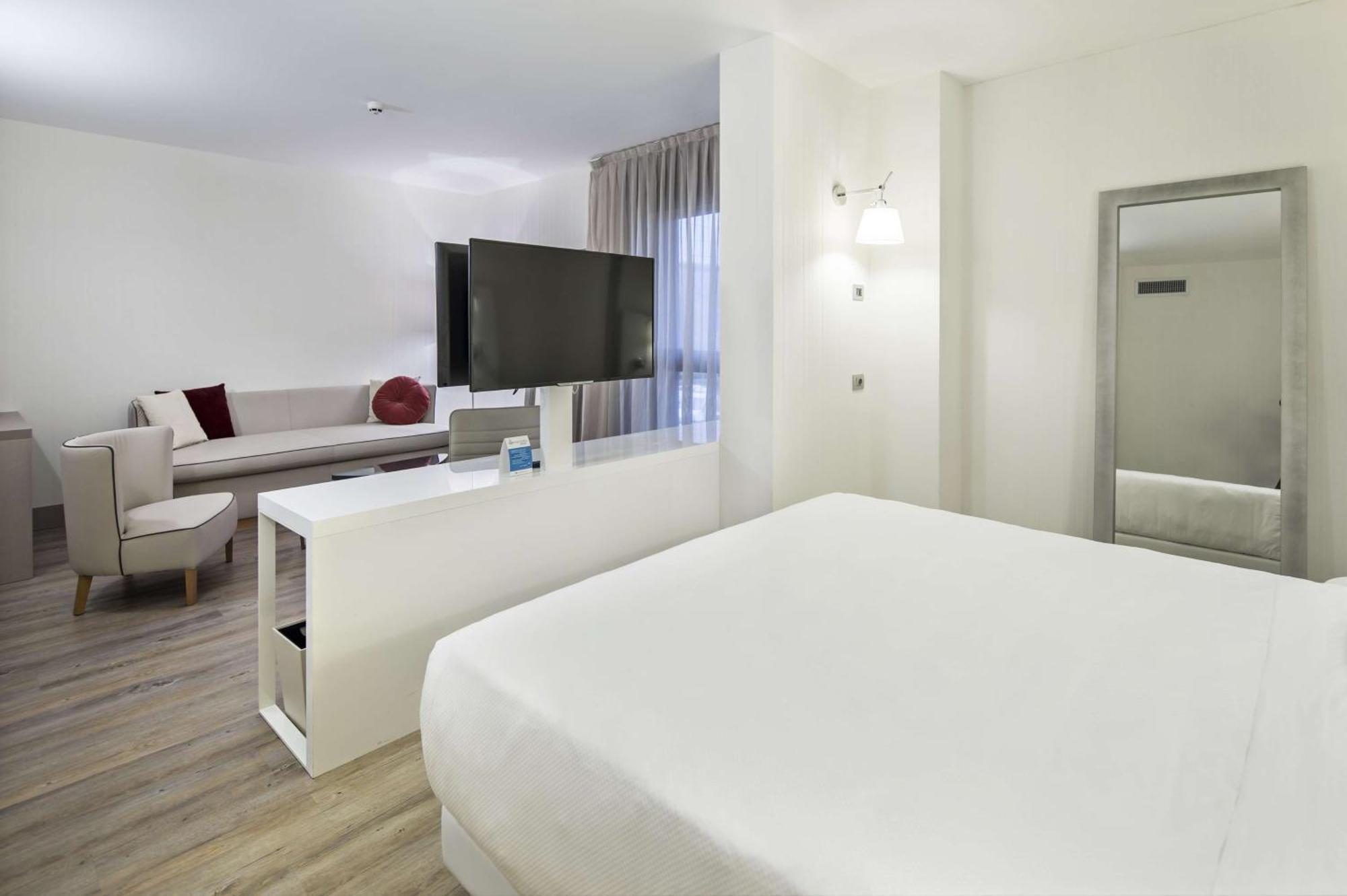 Junior Suite con Letto Supplementare (2 Adulti + 2 Bambini)